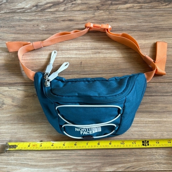The North Face Jester Lumbar in Blue/Coral - Picture 4 of 4